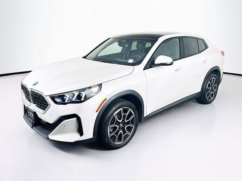 Used 2025 BMW X2 xDrive28i w/ Convenience Package AWD/4WD image 3