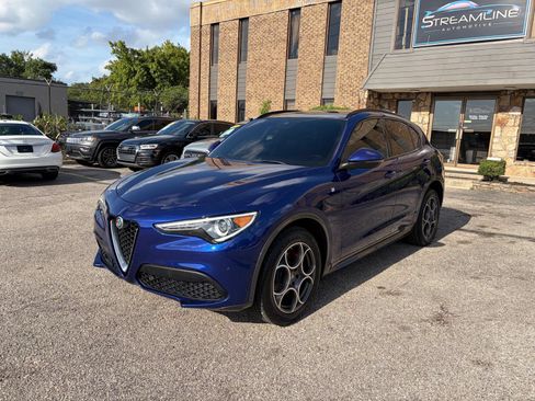 Used 2023 Alfa Romeo Stelvio Ti AWD/4WD image 2