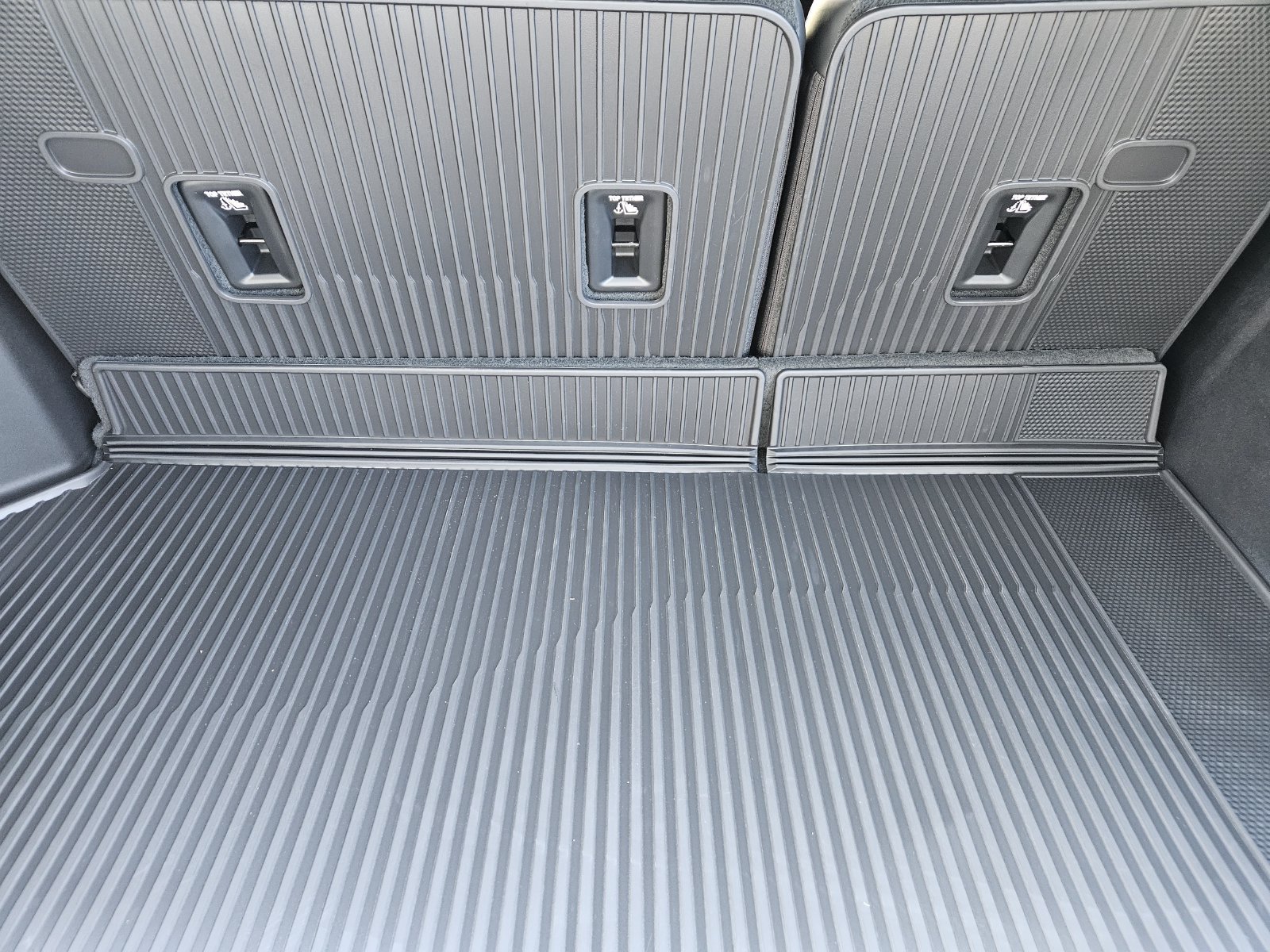 New 2027 Chevrolet Traverse RS w/ LPO, Floor Liner Package FWD image 28
