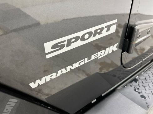 Used 2018 Jeep Wrangler Sport image 23