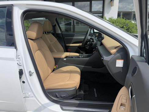 New 2026 Hyundai Sonata Limited FWD image 18