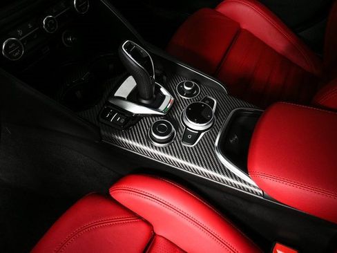 Used 2024 Alfa Romeo Giulia Quadrifoglio image 18