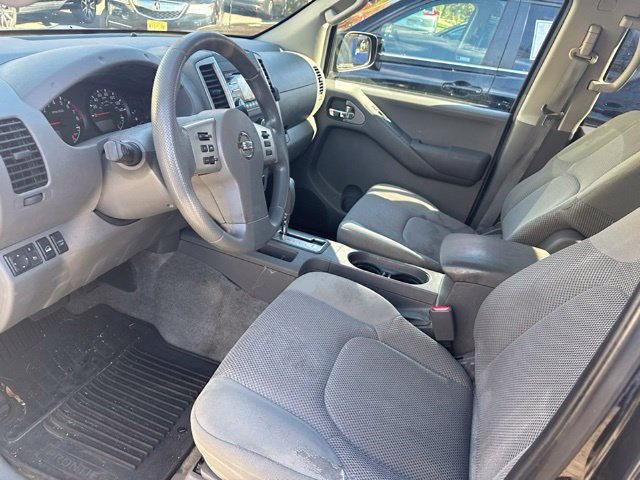 Used 2013 Nissan Frontier SV w/ SV Value Truck Pkg AWD/4WD image 11