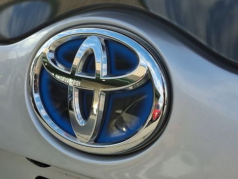 Used 2021 Toyota Prius Prime XLE image 30