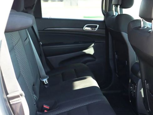 Used 2020 Jeep Grand Cherokee Laredo image 37