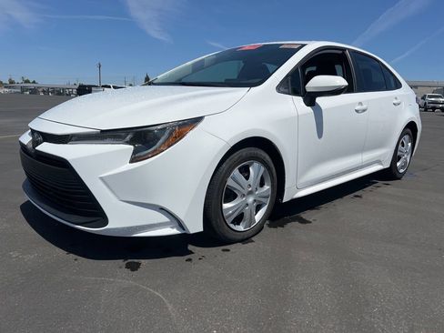 Used 2023 Toyota Corolla LE FWD image 3