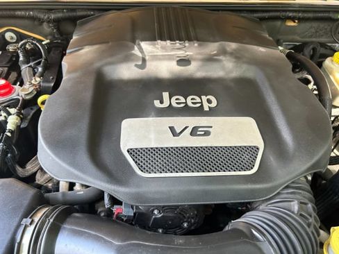 Used 2014 Jeep Wrangler Unlimited Sport w/ Quick Order Package 23S AWD/4WD image 38