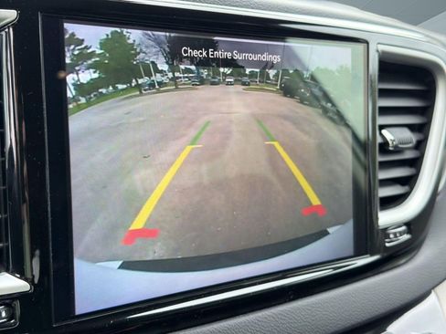 Used 2024 Chrysler Pacifica Touring-L FWD image 24