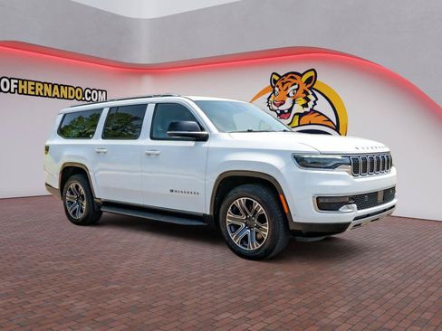 Used 2023 Jeep Wagoneer L Series II AWD/4WD image 3