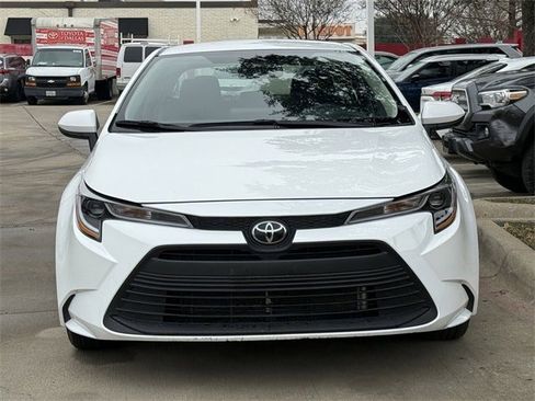 Used 2025 Toyota Corolla LE image 8