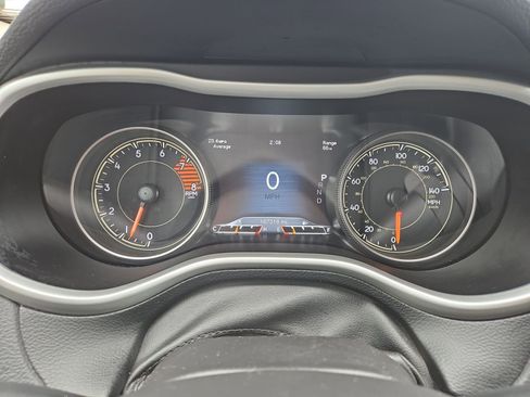 Used 2017 Jeep Cherokee Trailhawk image 16