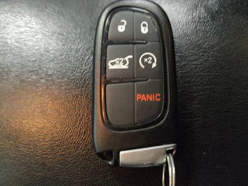 Used 2019 Jeep Cherokee Latitude Plus w/ Comfort/Convenience Group AWD/4WD image 27