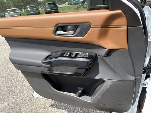 New 2026 Nissan Pathfinder Platinum w/ Cargo Package FWD image 19