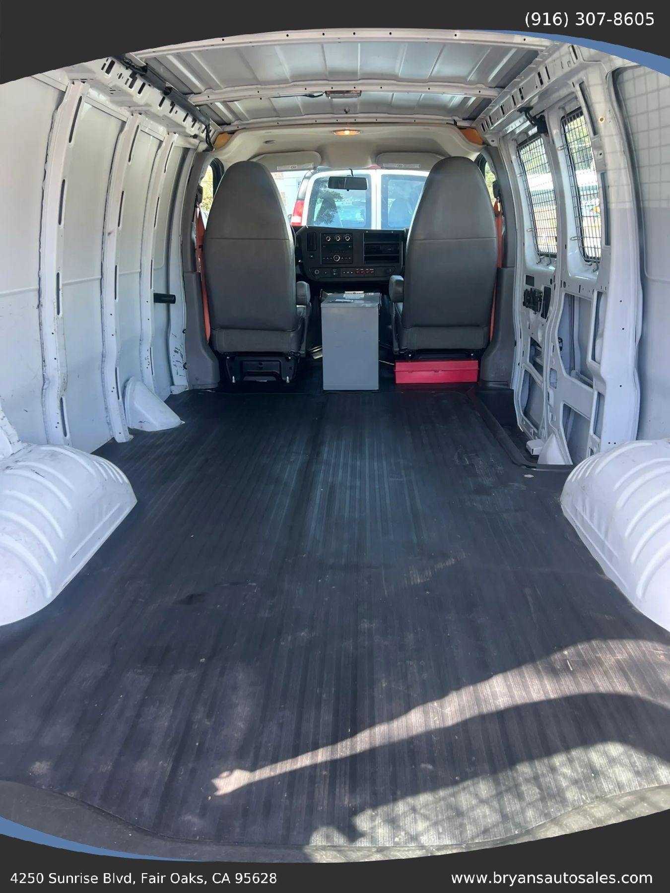 Used 2014 Chevrolet Express 2500 RWD image 14