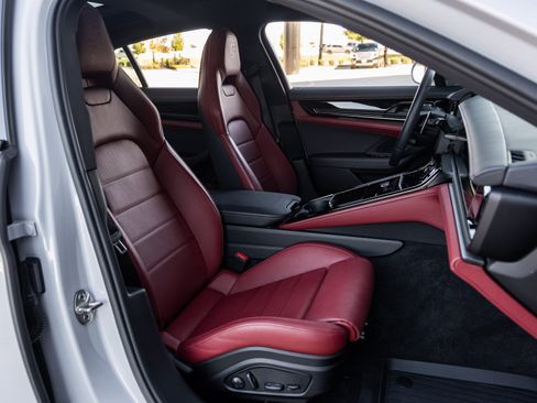 Used 2024 Porsche Panamera 4 image 45