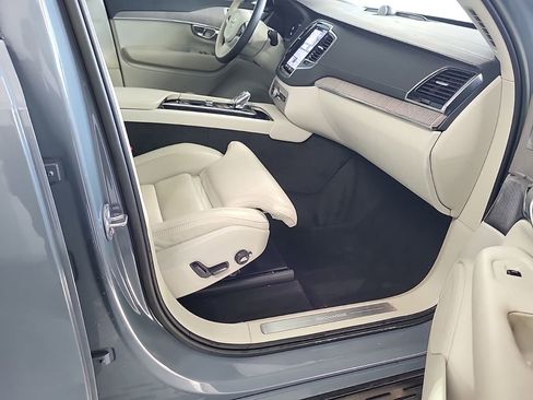 Used 2023 Volvo XC90 T8 Ultimate image 3