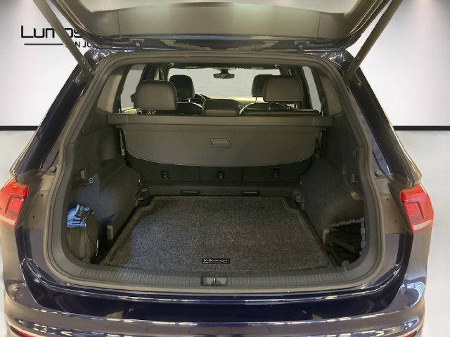 Used 2022 Volkswagen Tiguan SEL R-Line AWD/4WD image 28