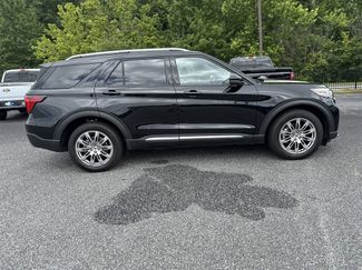 Used 2025 Ford Explorer Platinum video 3