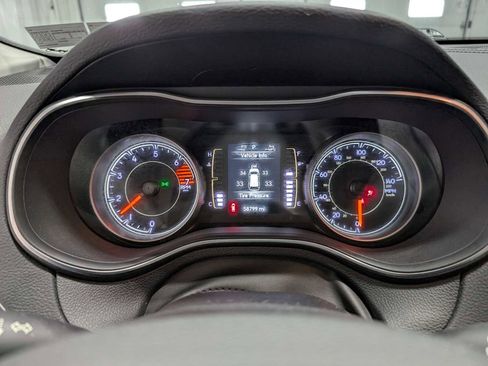 Used 2020 Jeep Cherokee Latitude Plus w/ Cold Weather Group image 20