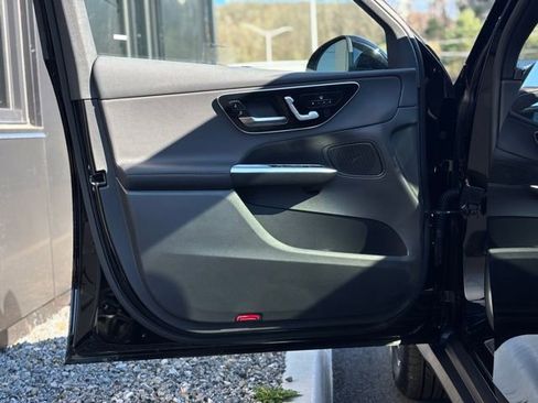 Used 2026 Mercedes-Benz GLC 300 4MATIC image 19