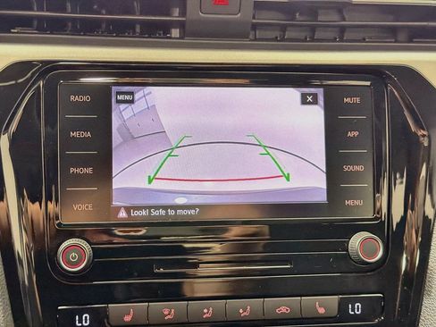 Used 2020 Volkswagen Passat 2.0T SE w/ Sunroof Package FWD image 13