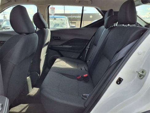 New 2025 Nissan Kicks Play S image 8
