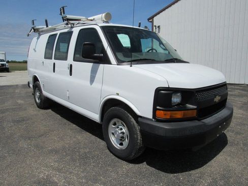 Used 2016 Chevrolet Express 2500 RWD image 9