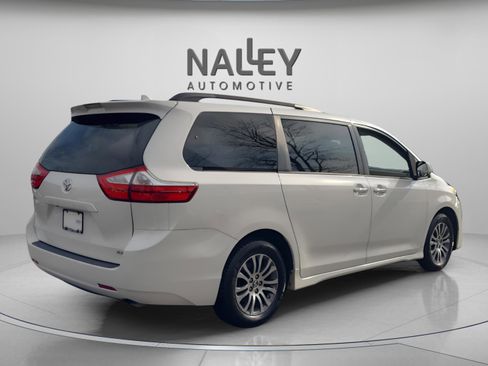 Certified 2018 Toyota Sienna XLE image 6