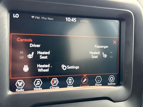 Used 2018 Jeep Renegade Altitude AWD/4WD image 25