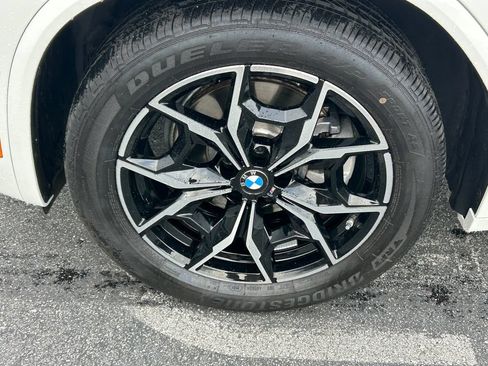 Used 2025 BMW X4 xDrive30i w/ M Sport Package AWD/4WD image 9