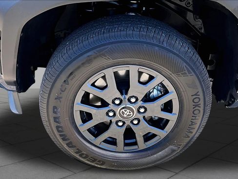 Used 2025 Toyota 4Runner SR5 AWD/4WD image 10