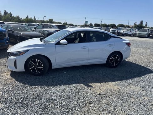 Used 2024 Nissan Sentra SV FWD image 7