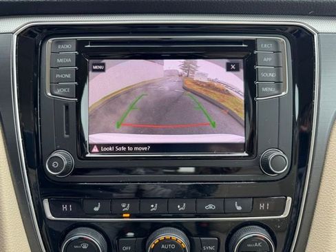 Used 2018 Volkswagen Passat 2.0T R-Line image 18