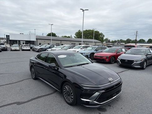 Certified 2025 Hyundai Sonata Limited FWD image 11