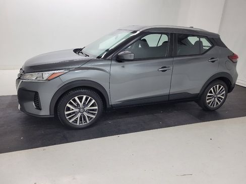 Used 2021 Nissan Kicks SV FWD image 2