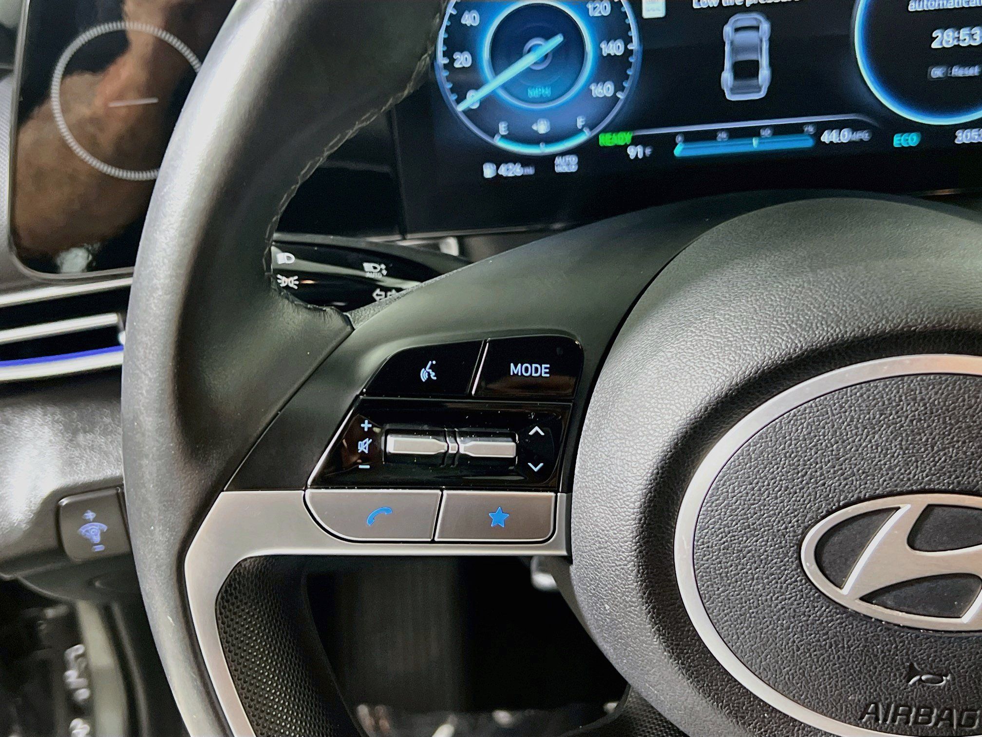 Used 2025 Hyundai Elantra Limited FWD image 19