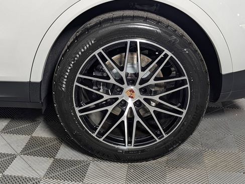 New 2026 Porsche Cayenne Coupe AWD/4WD image 12