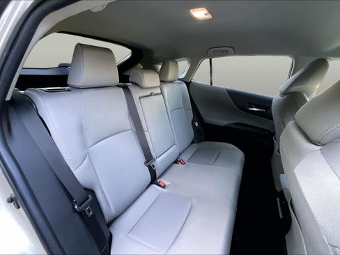 Used 2021 Toyota Venza LE AWD/4WD image 18