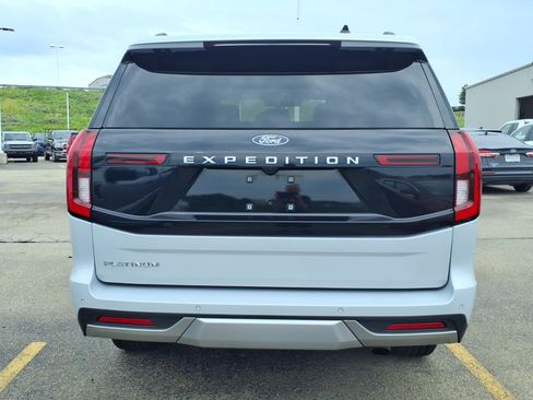 Used 2025 Ford Expedition Platinum AWD/4WD image 5