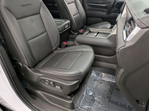 Used 2021 GMC Yukon Denali w/ Denali Ultimate Package image 28