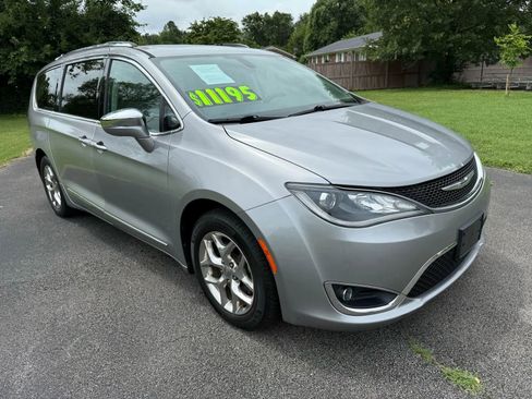 Used 2017 Chrysler Pacifica Limited image 4