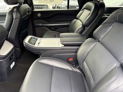 New 2025 Lincoln Navigator L Reserve w/ Jet Appearance Package image 18
