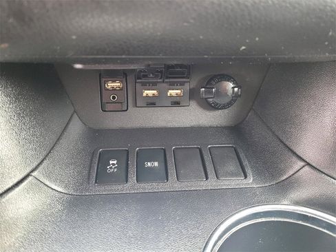 Used 2019 Toyota Highlander LE image 18