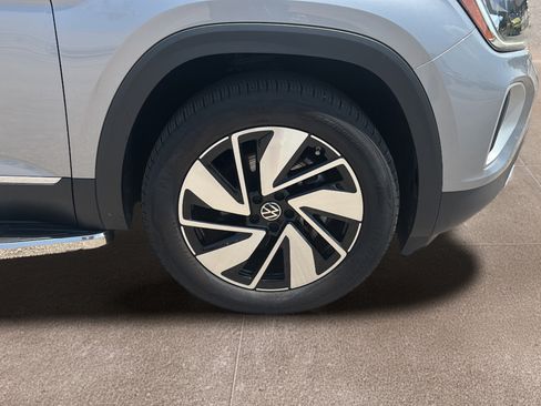 Used 2025 Volkswagen Atlas SEL AWD/4WD image 9
