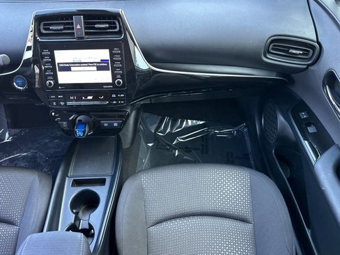 Used 2022 Toyota Prius LE image 27