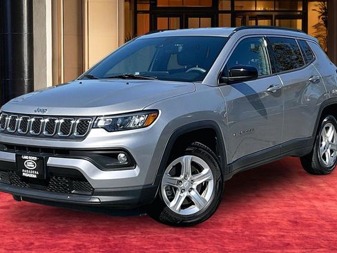 Used 2023 Jeep Compass Latitude AWD/4WD image 1