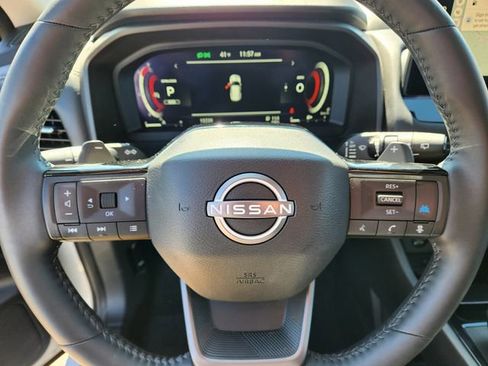 Used 2025 Nissan Rogue SL image 29