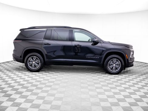 Used 2026 Chevrolet Traverse LT w/ Driver Confidence Package FWD image 6