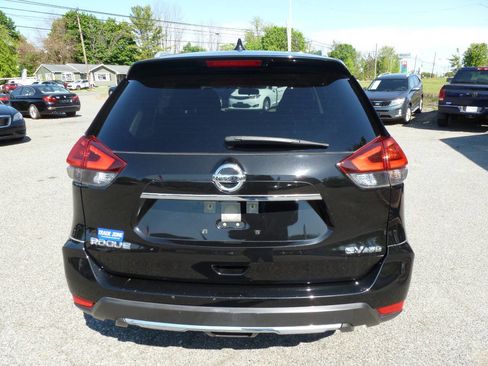 Used 2017 Nissan Rogue SV w/ SV Premium Package AWD/4WD image 8