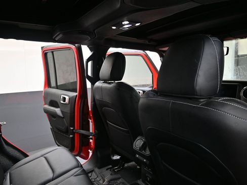 Used 2020 Jeep Wrangler Unlimited Sahara w/ Uconnect 4C Nav & Sound Group image 15